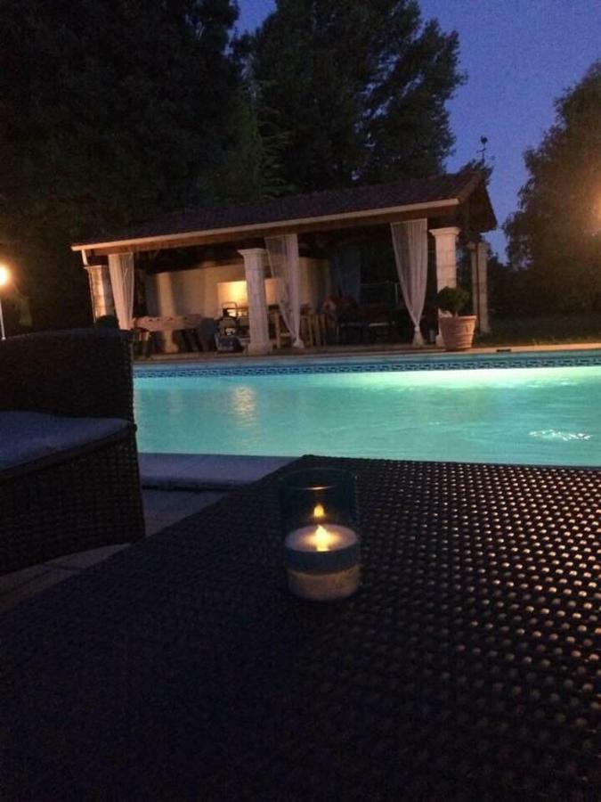Roulotte De Dilou Noisette Villa Matha Bagian luar foto
