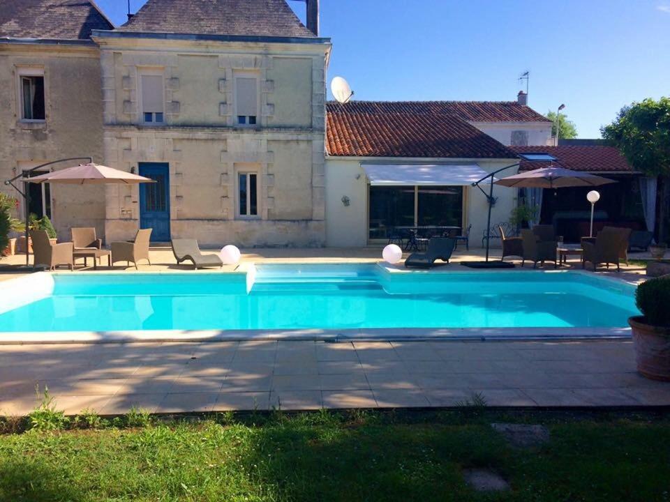 Roulotte De Dilou Noisette Villa Matha Bagian luar foto